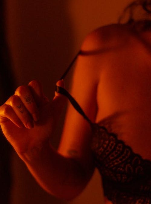 Sexmodel Paris: A study in Parisian charm and refinement